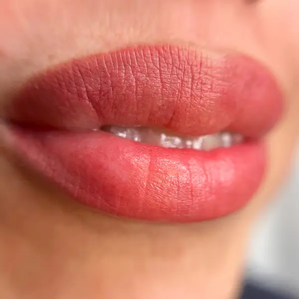 Labios micropigmentación en Sevilla